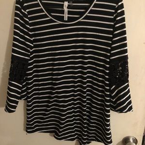 Black and white stripe top